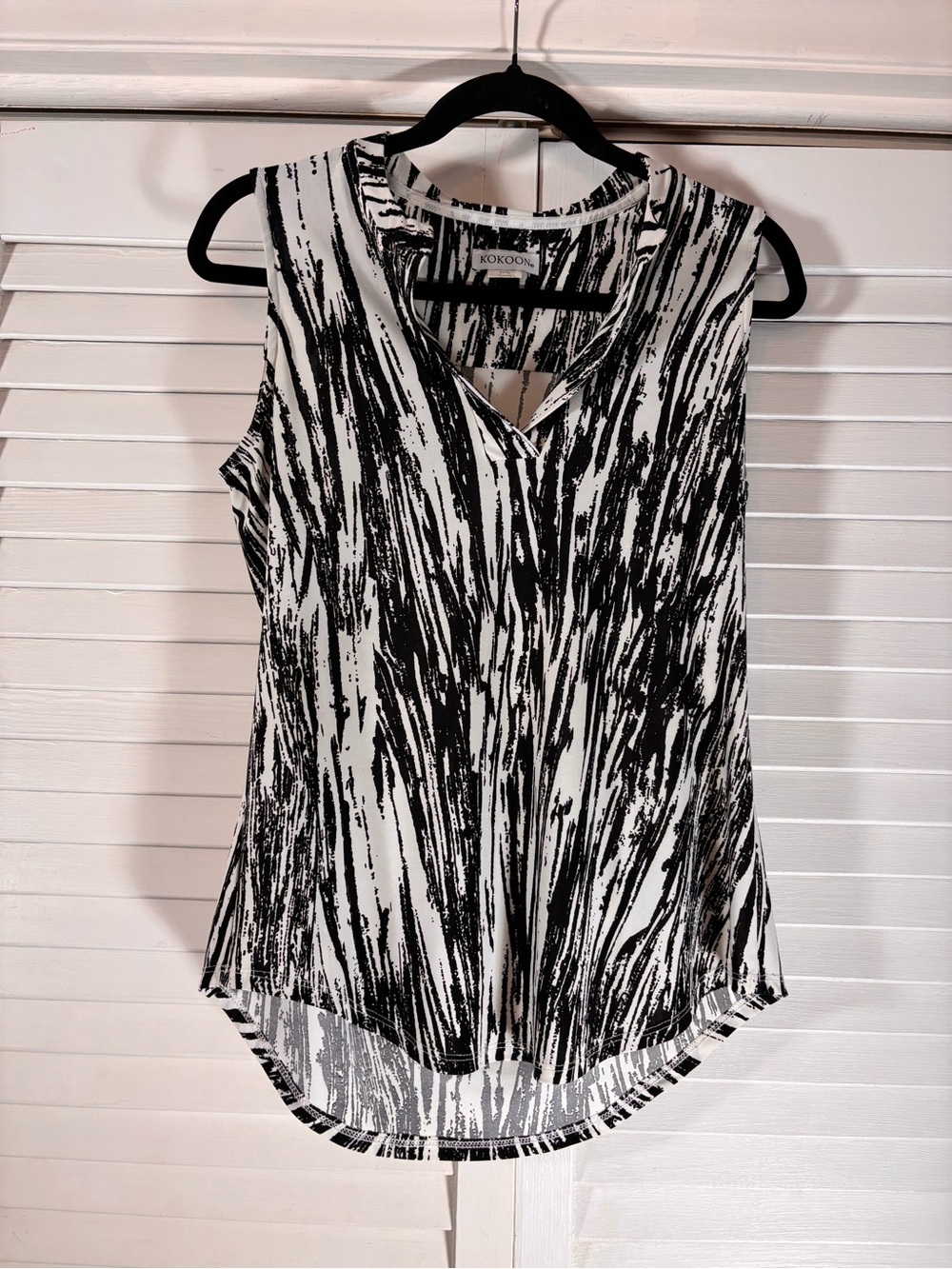 Kokoon Abstract Print Sleeveless V Neck Top S Black White Stretch Blouse